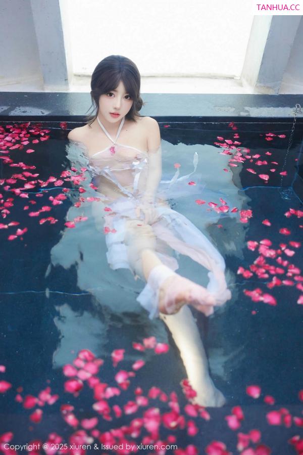   [XiuRen]高清写真图 2025.01.17 No.9778 桃妖夭 浴池美腿第6张图片